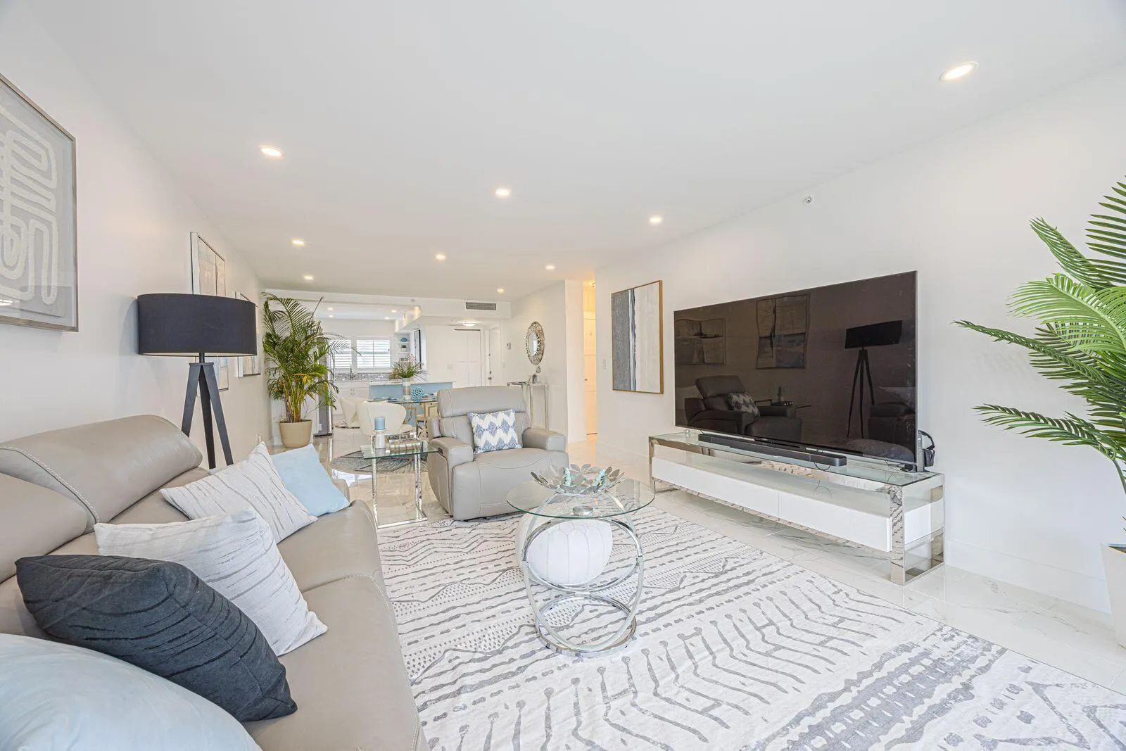 3224 S Ocean #612B (Living Rm6)