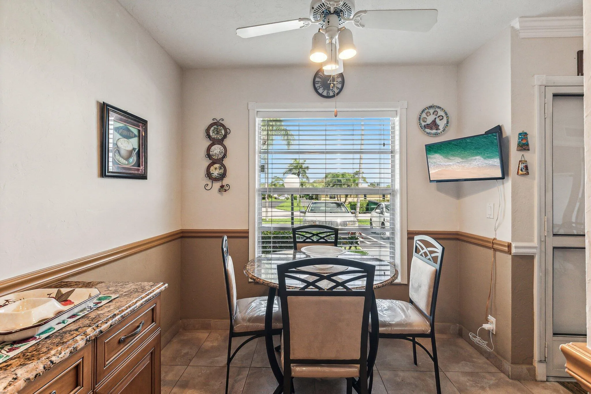 BREAKFAST NOOK
