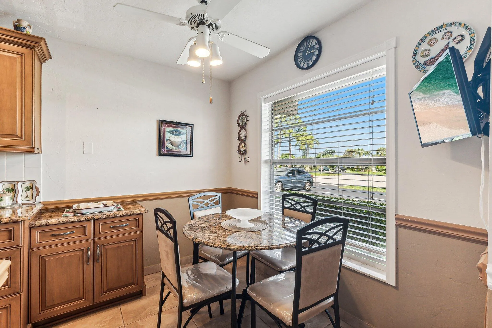 BREAKFAST NOOK