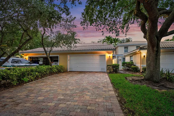 Garage / Driveway