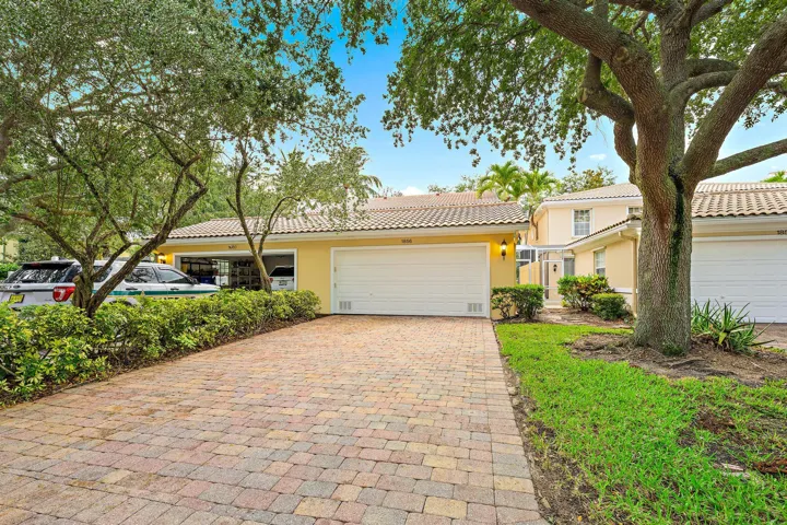 Garage / Driveway