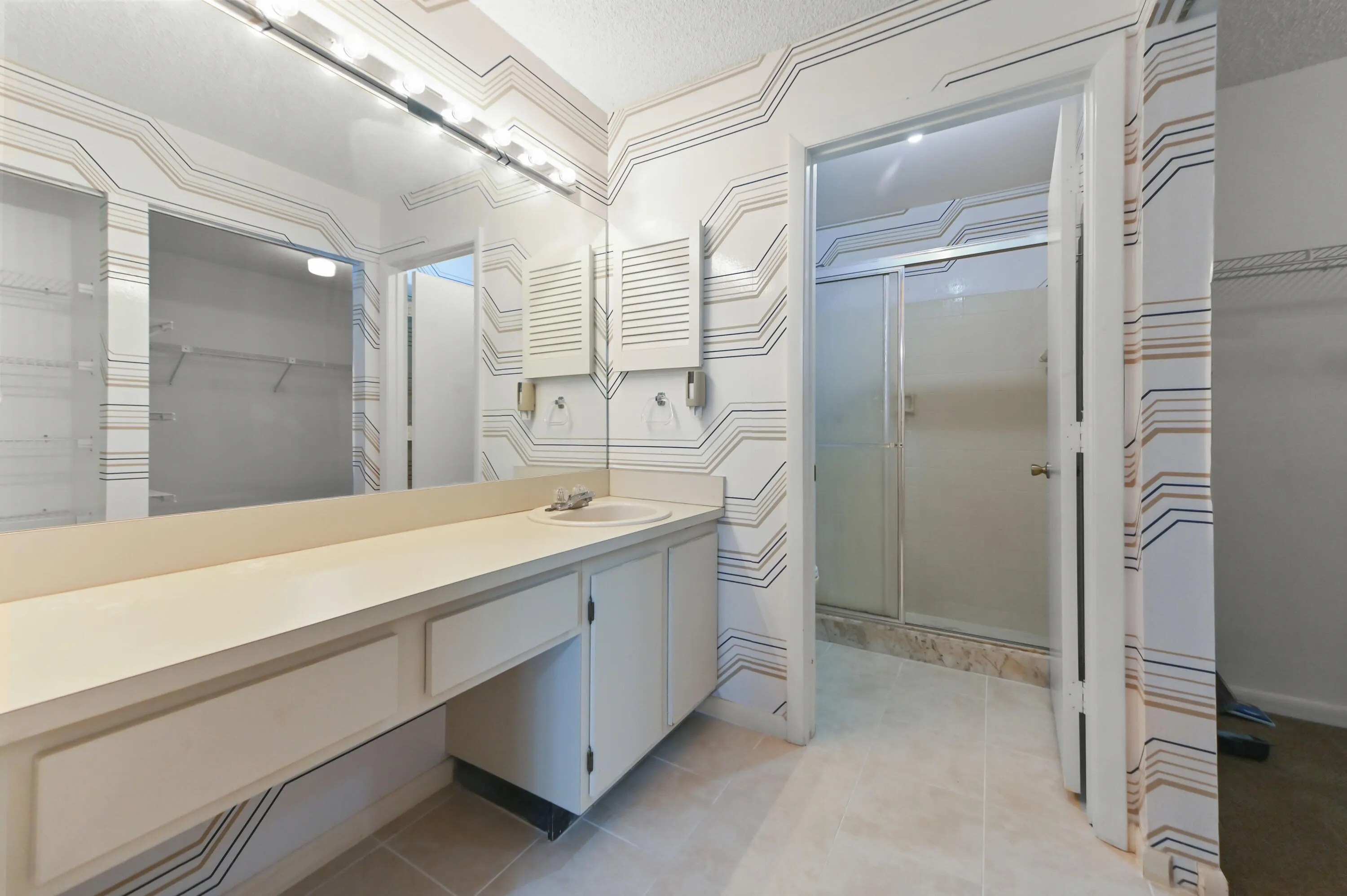 19 Bathroom 02