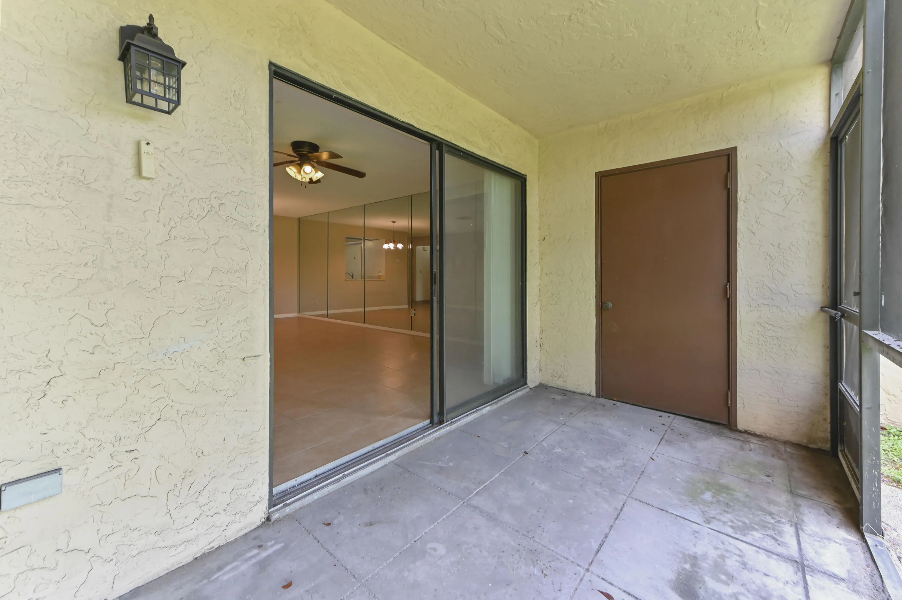 23 Patio 02