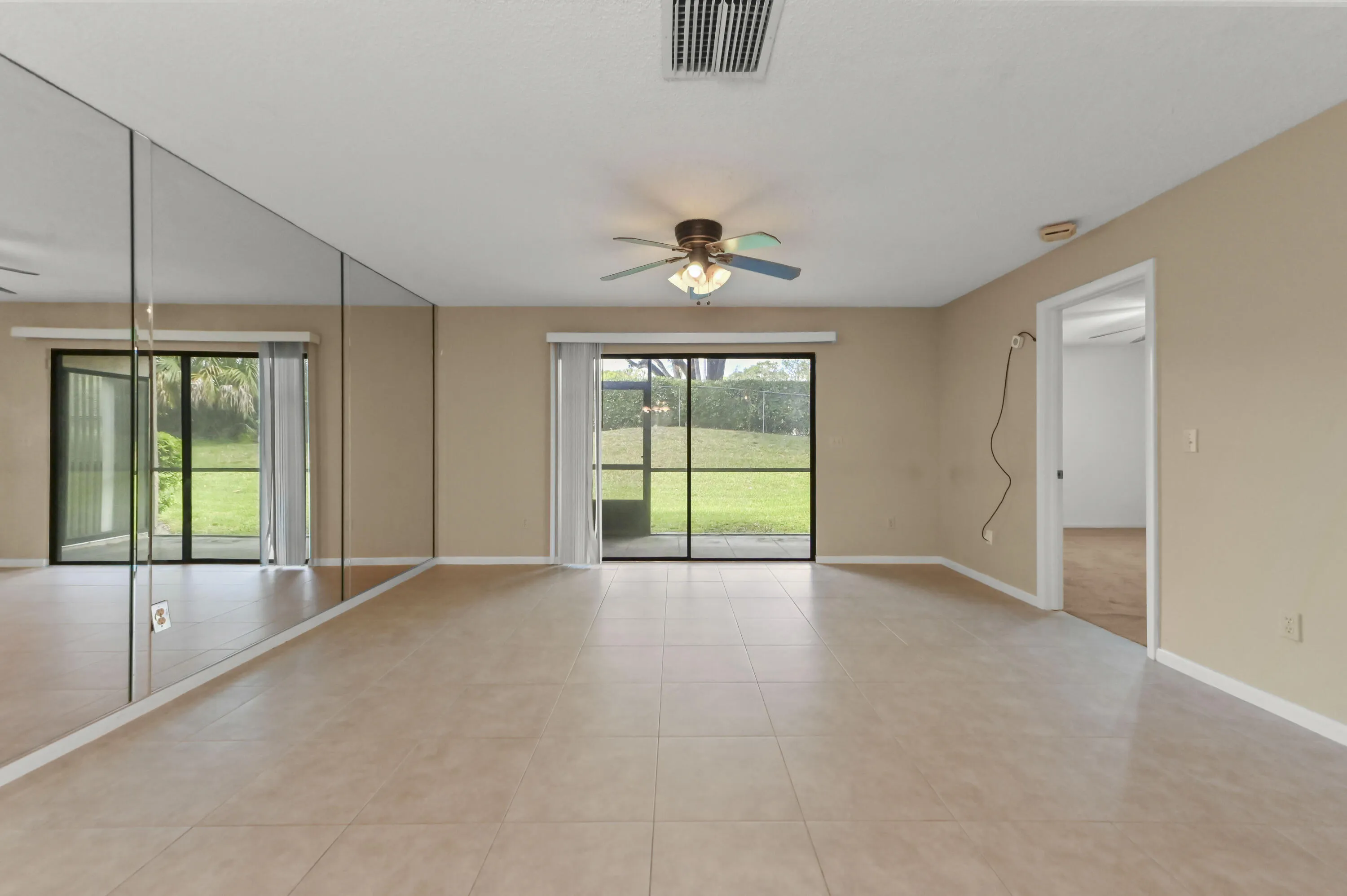 13 Living Room 02
