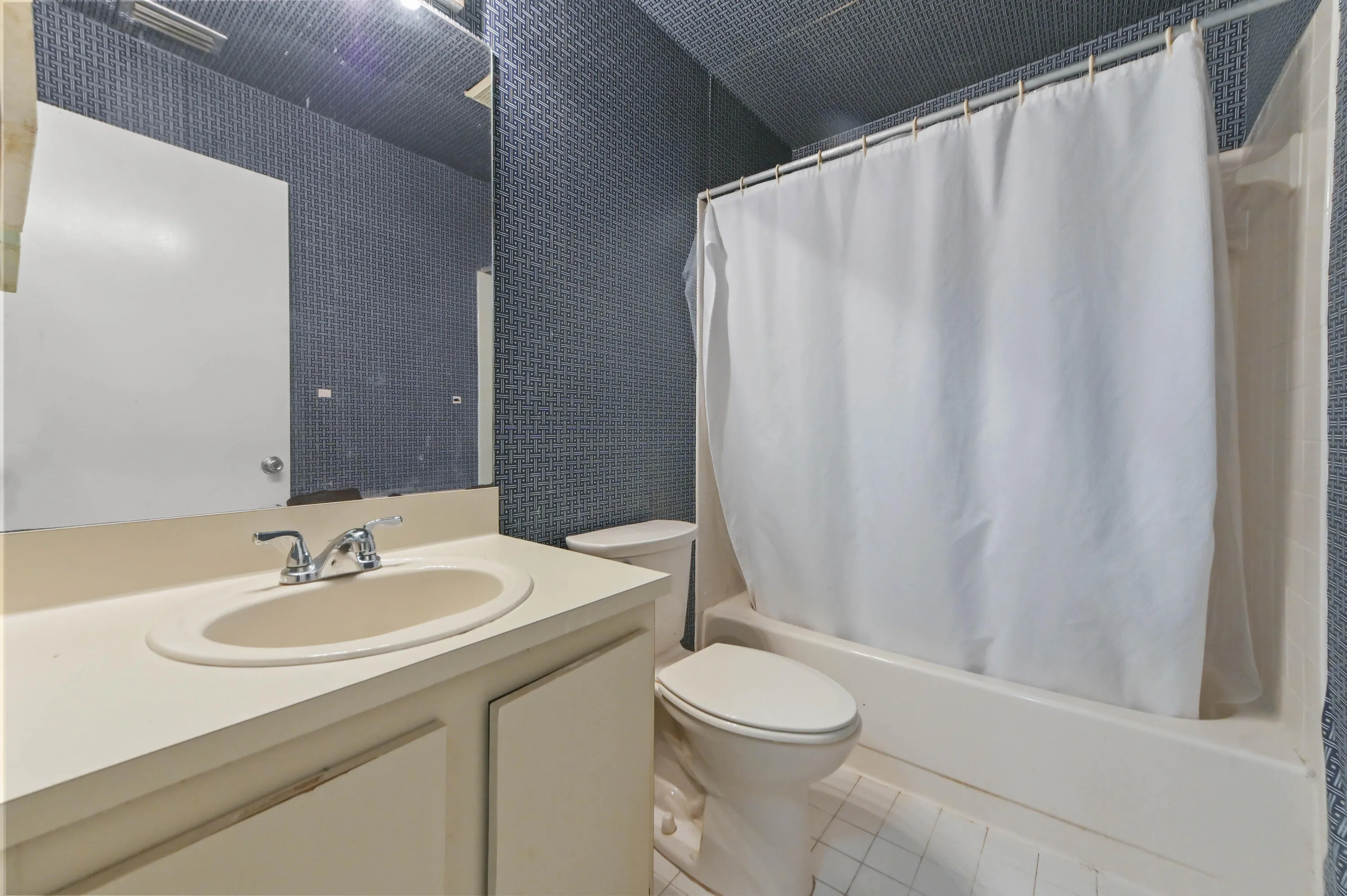 09 Bathroom 01