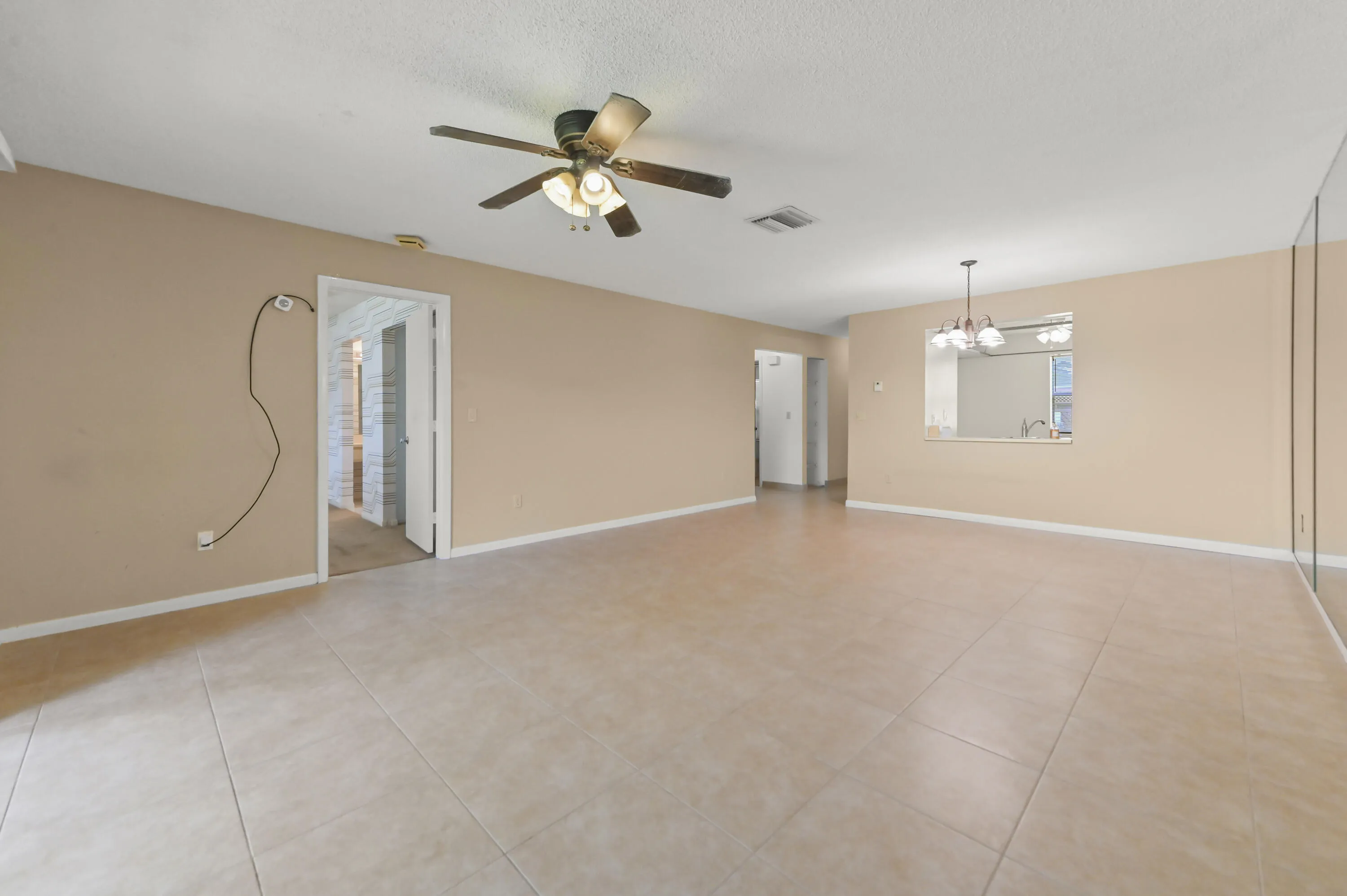 15 Living Room 04