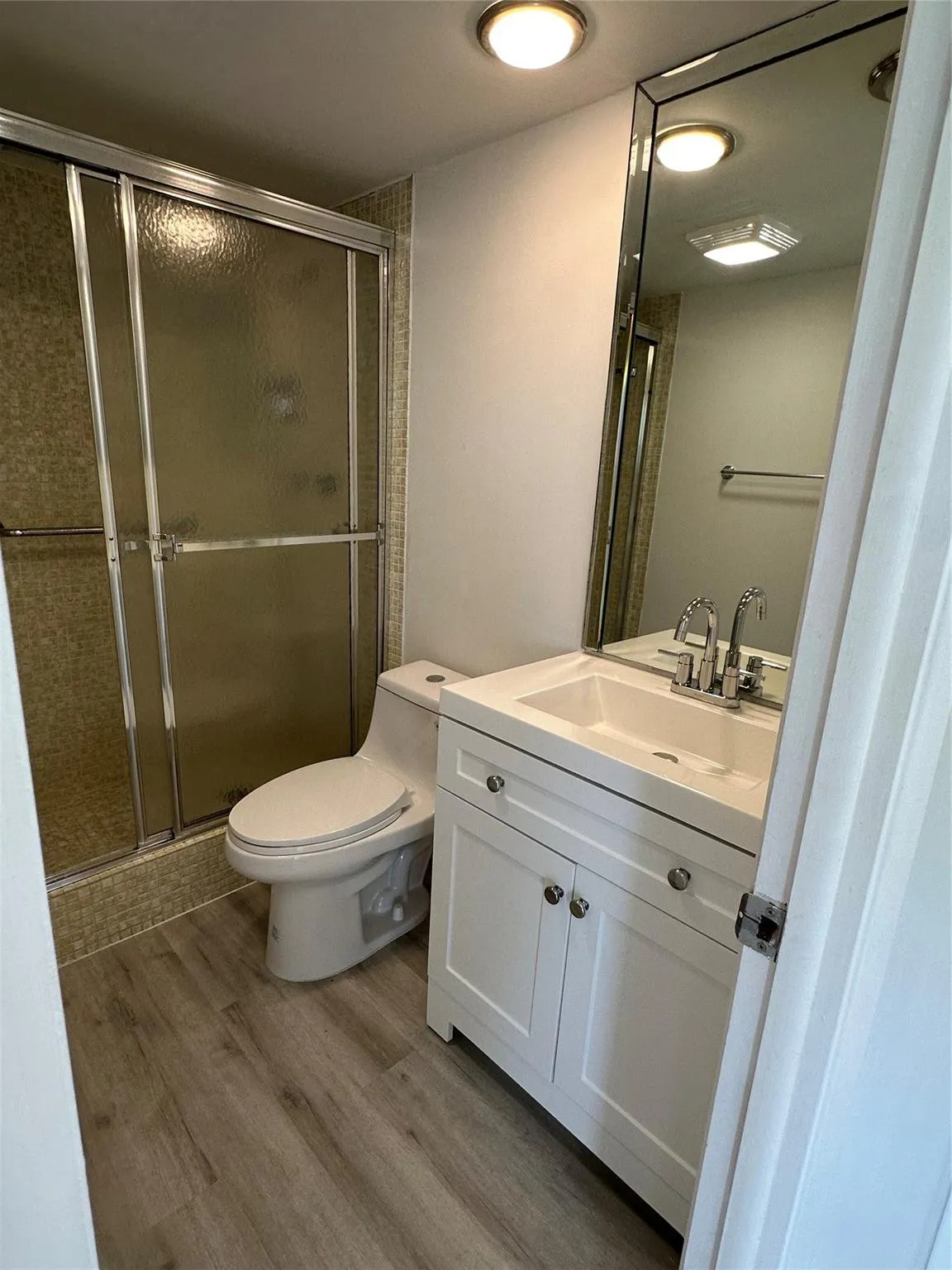 2nd bedroom bathroom