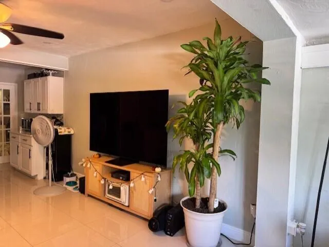410 unit 1- living 1