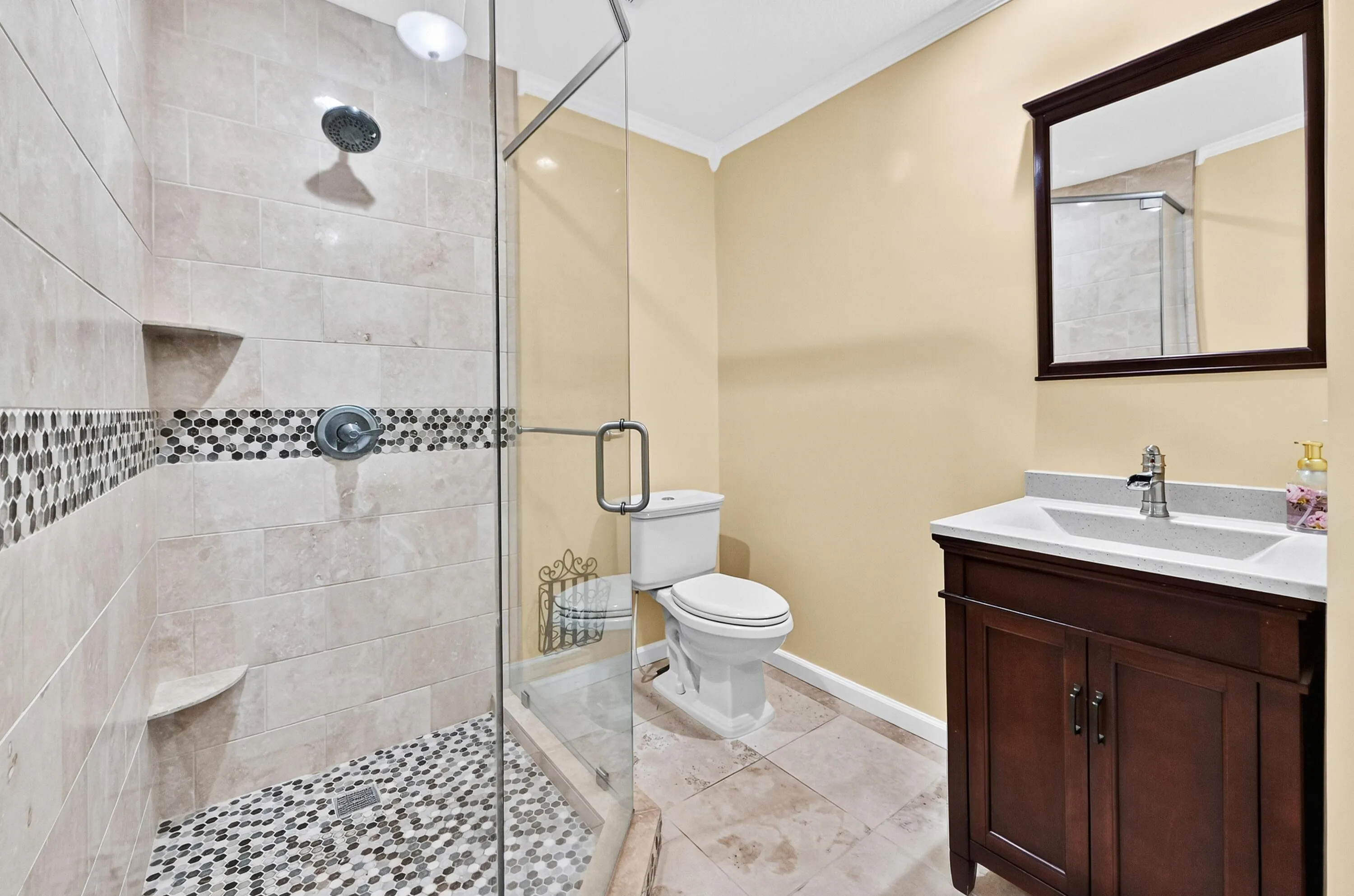 18 Bathroom 01