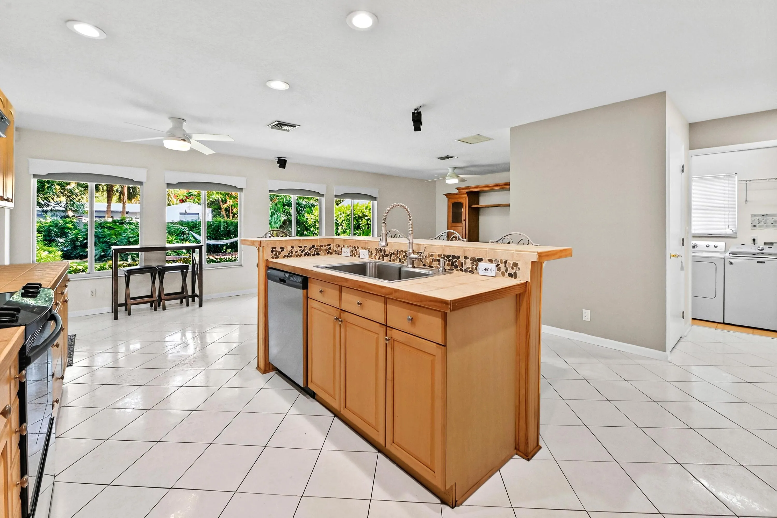 11 Kitchen 02