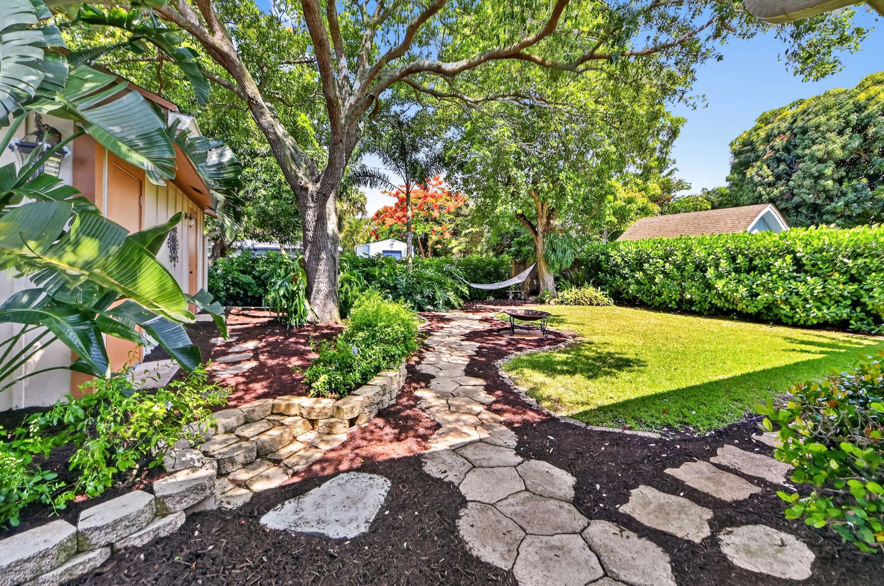 32 backyard 03