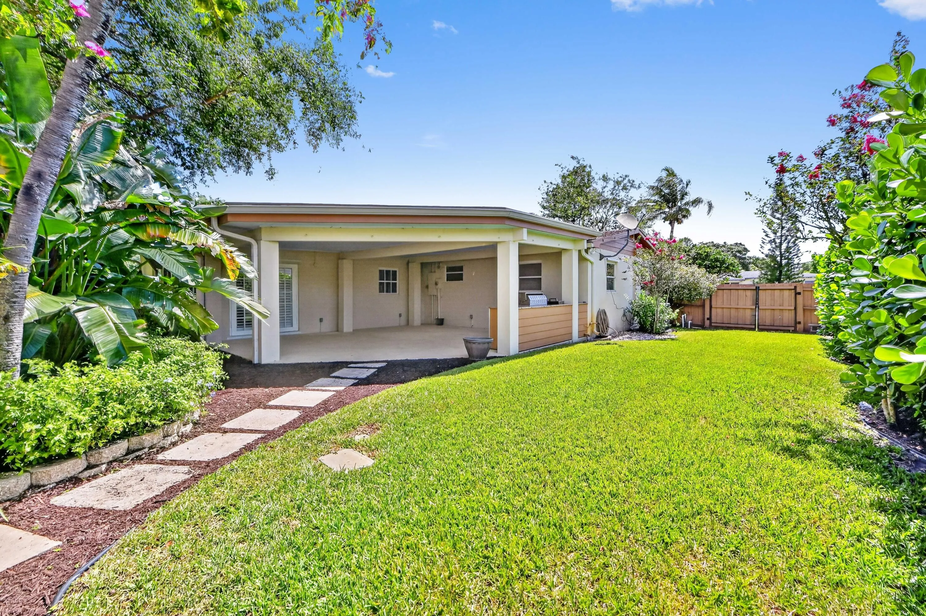30 backyard 01