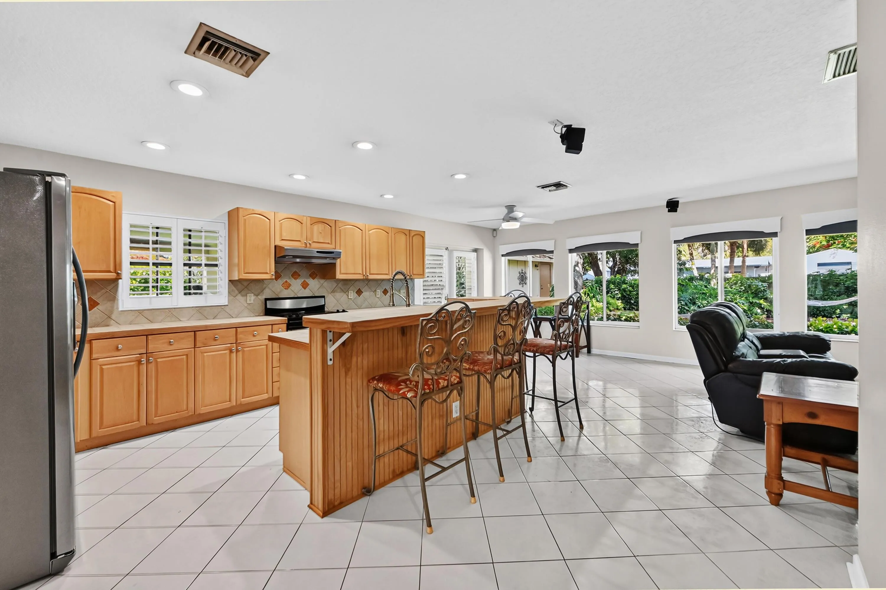 10 Kitchen 01