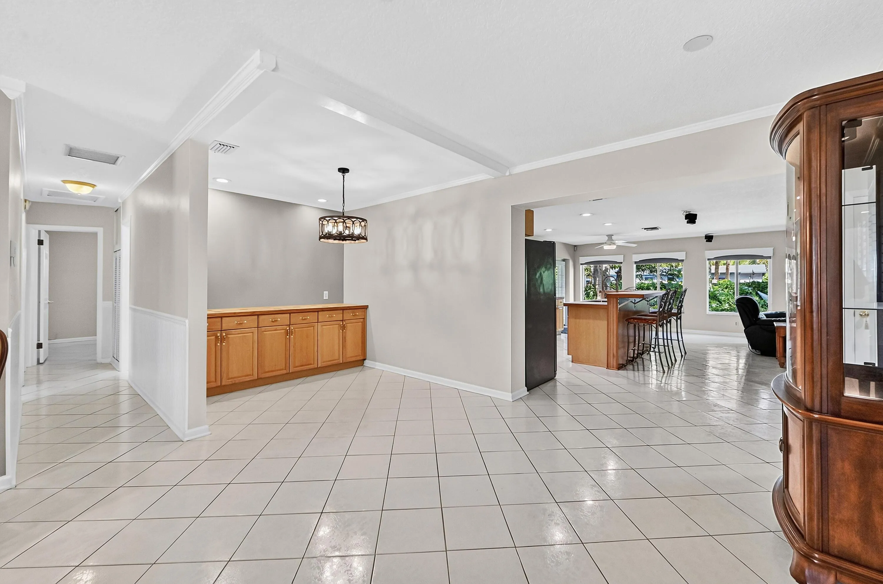 08 Dining room 01