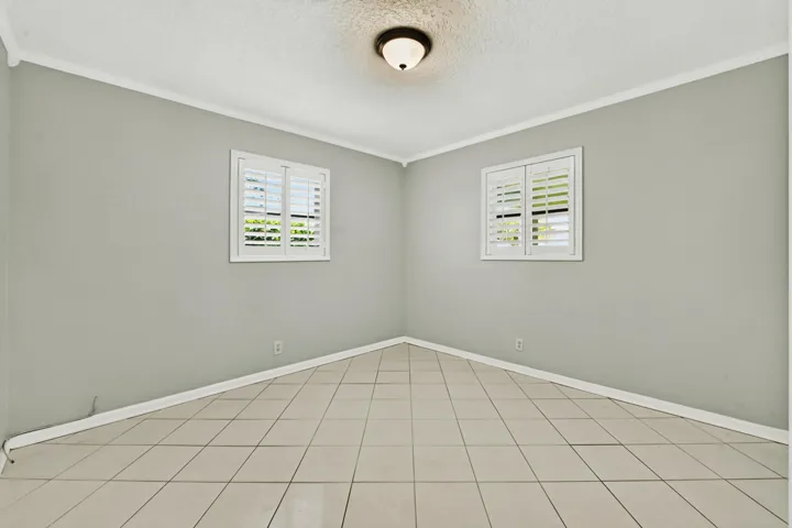25 Bedroom 01