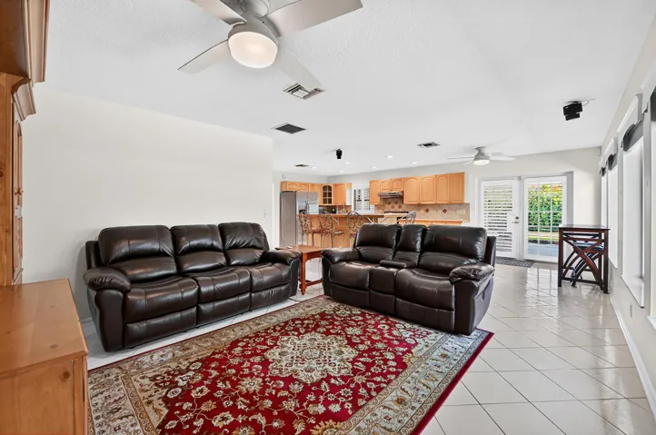 16 Family room 03