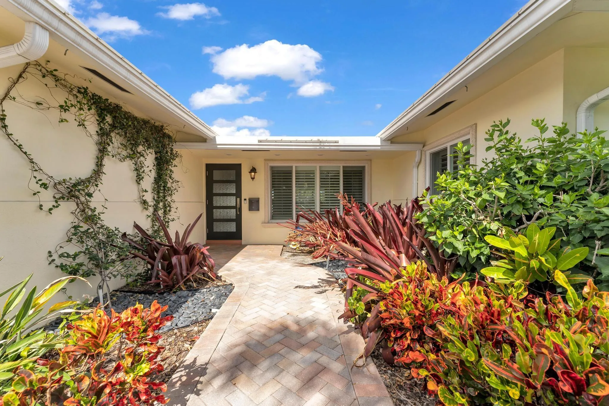Cozy private and inviting entrance