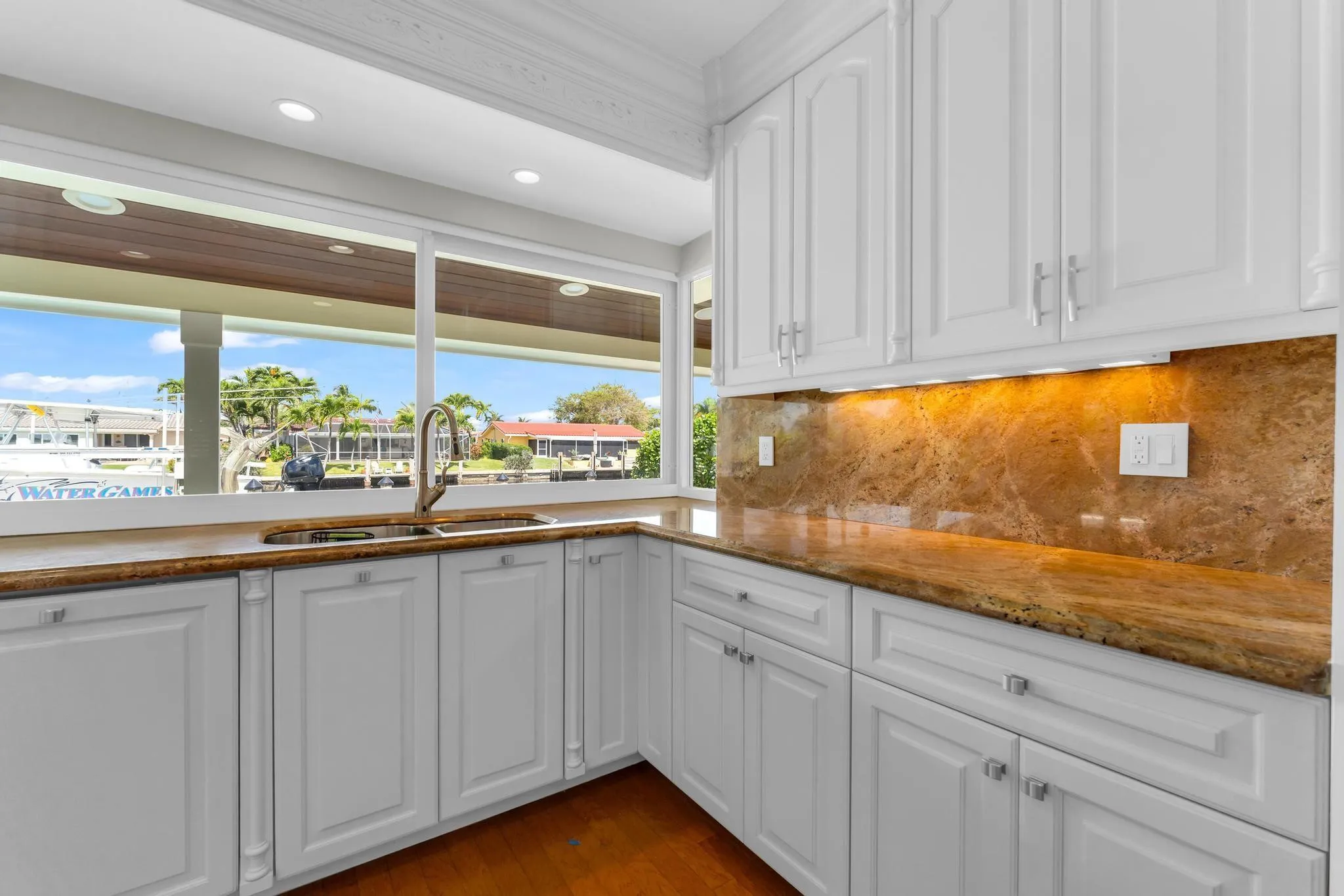 Open kitchen