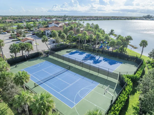 #24 Tennis-Bball Courts