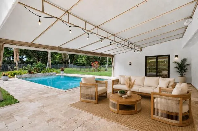Backyard Pool/Patio