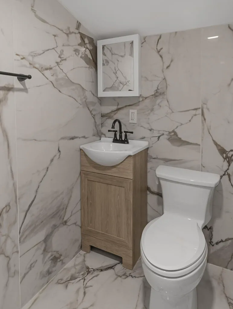 Ensuite Bathroom 1