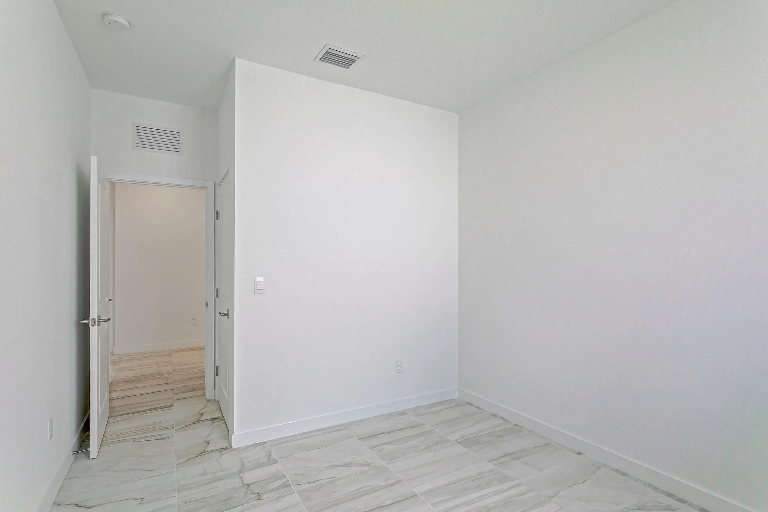 bonus room/den/4th guest room
