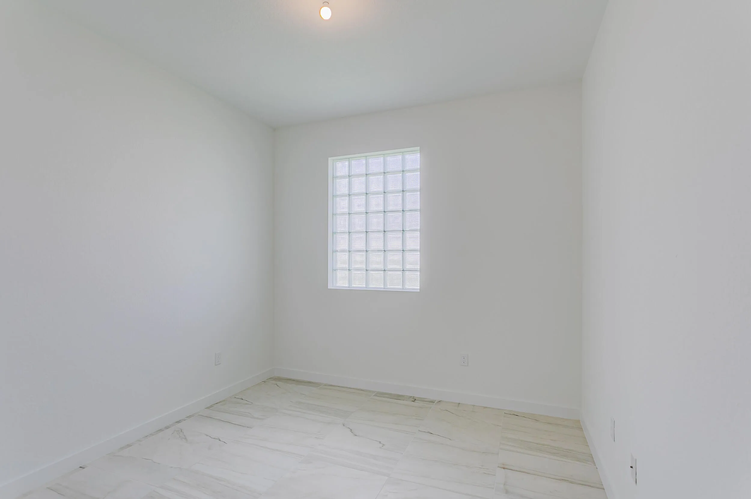 bonus room/den/4th guest room