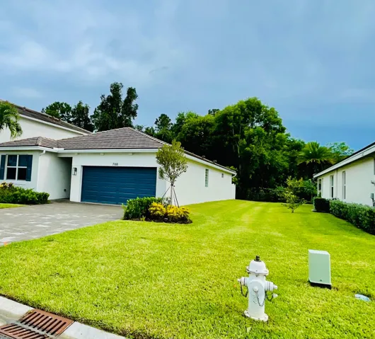 Large side yard