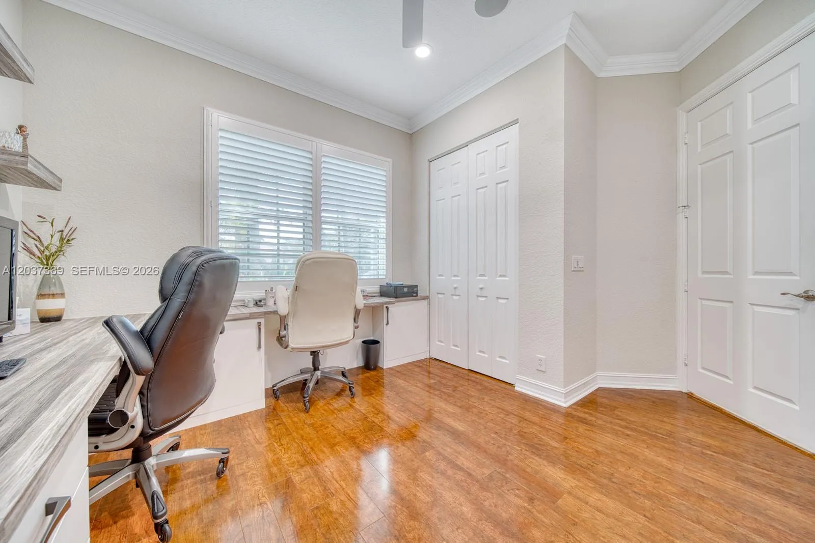 office built in with murphy bed