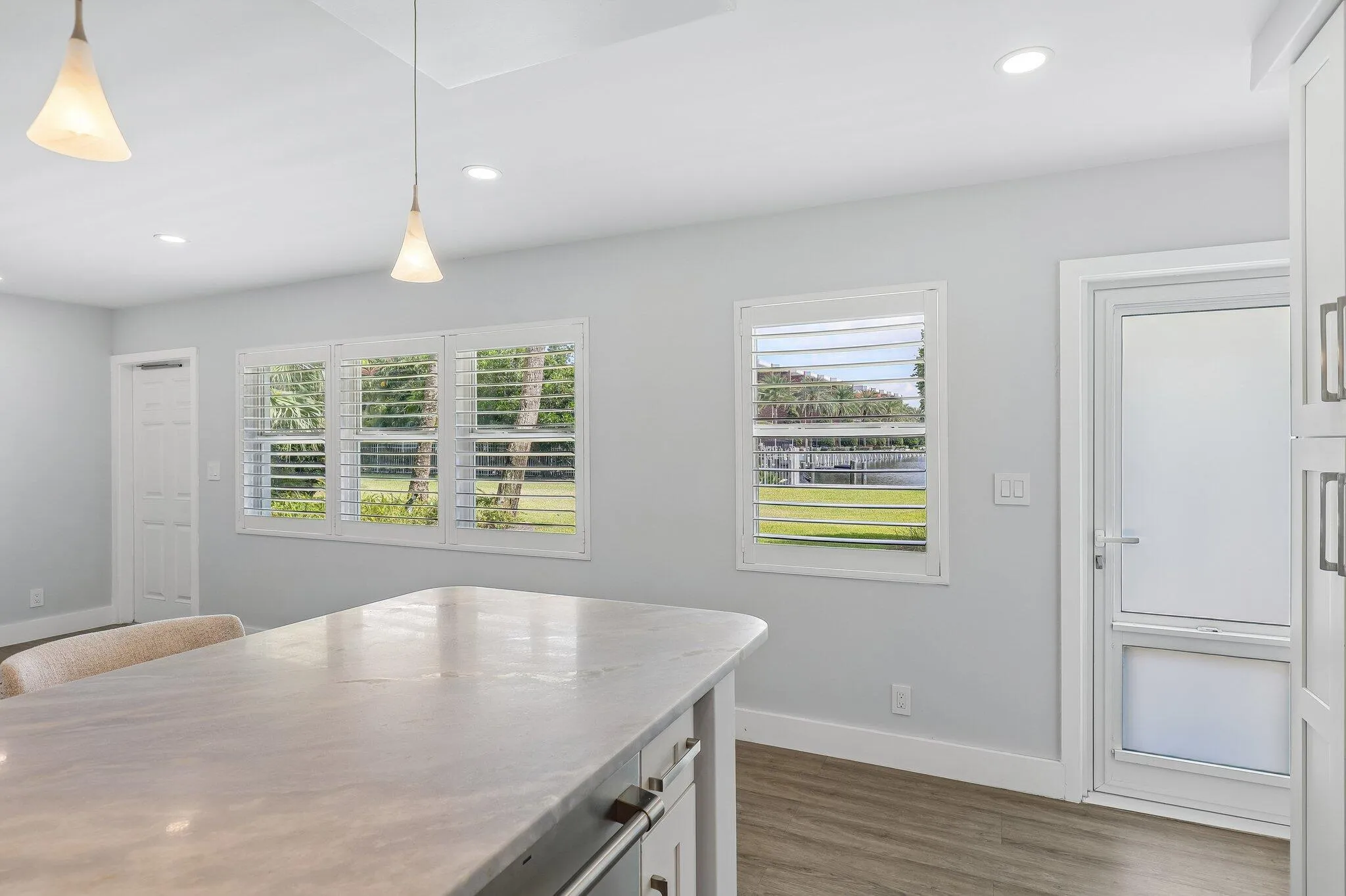 20-web-or-mls-S Ocean Dr 111-S1706-020