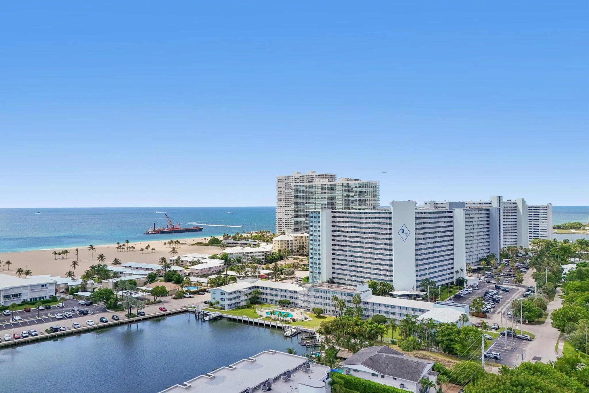 39-web-or-mls-S Ocean Dr 111-S1706-039