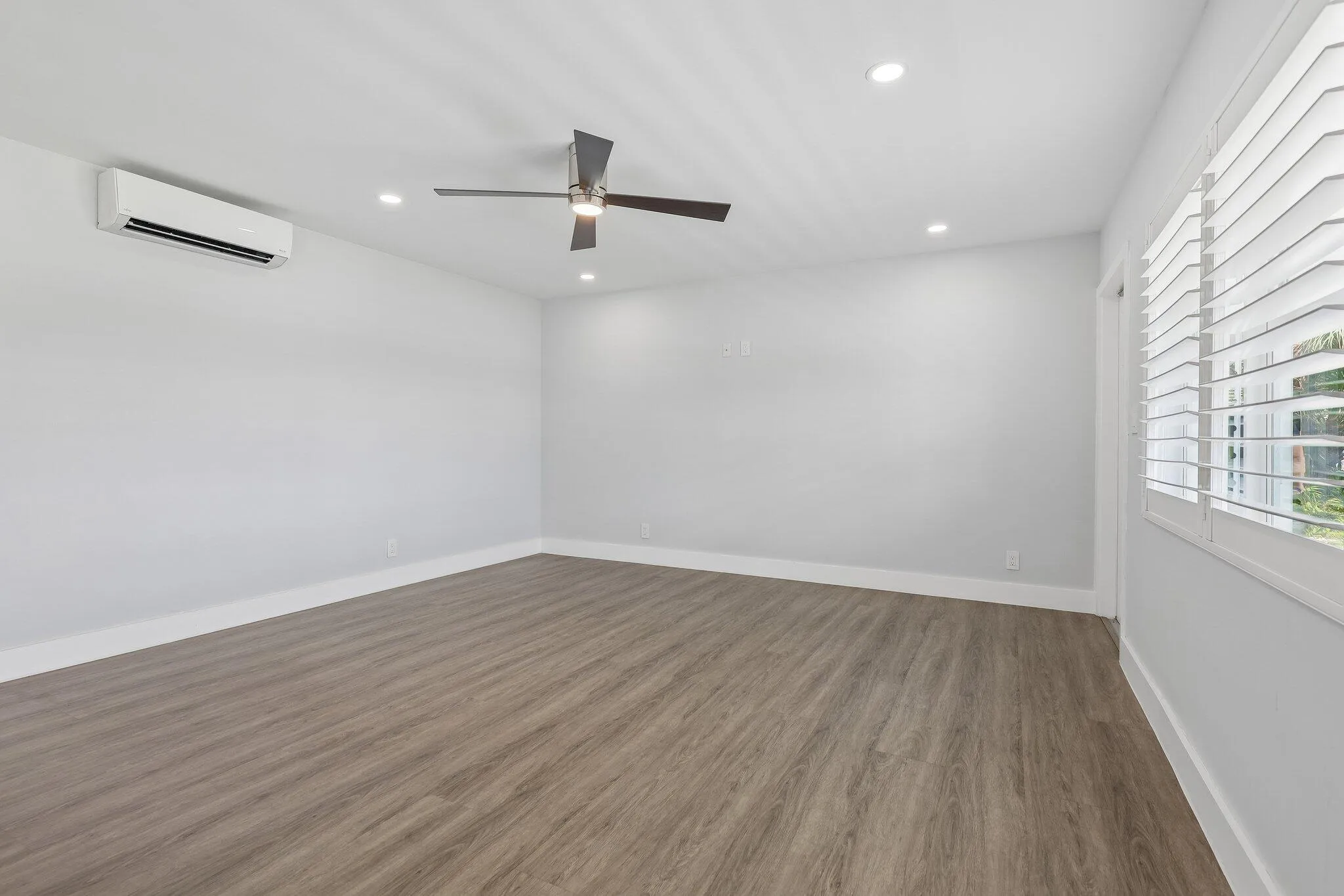 12-web-or-mls-S Ocean Dr 111-S1706-012