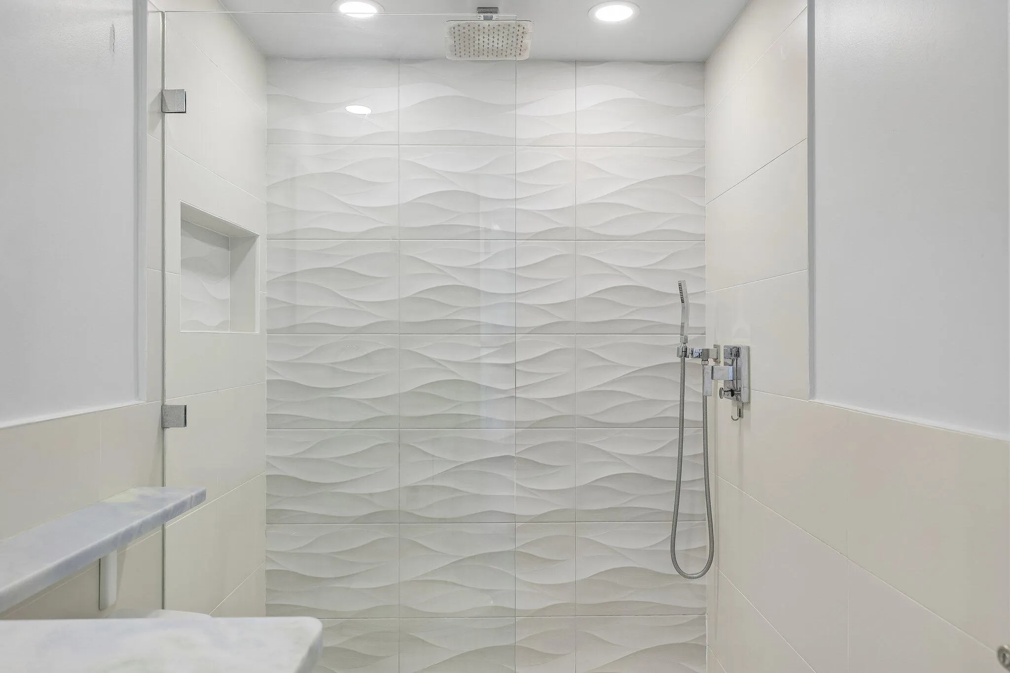 30-web-or-mls-S Ocean Dr 111-S1706-030