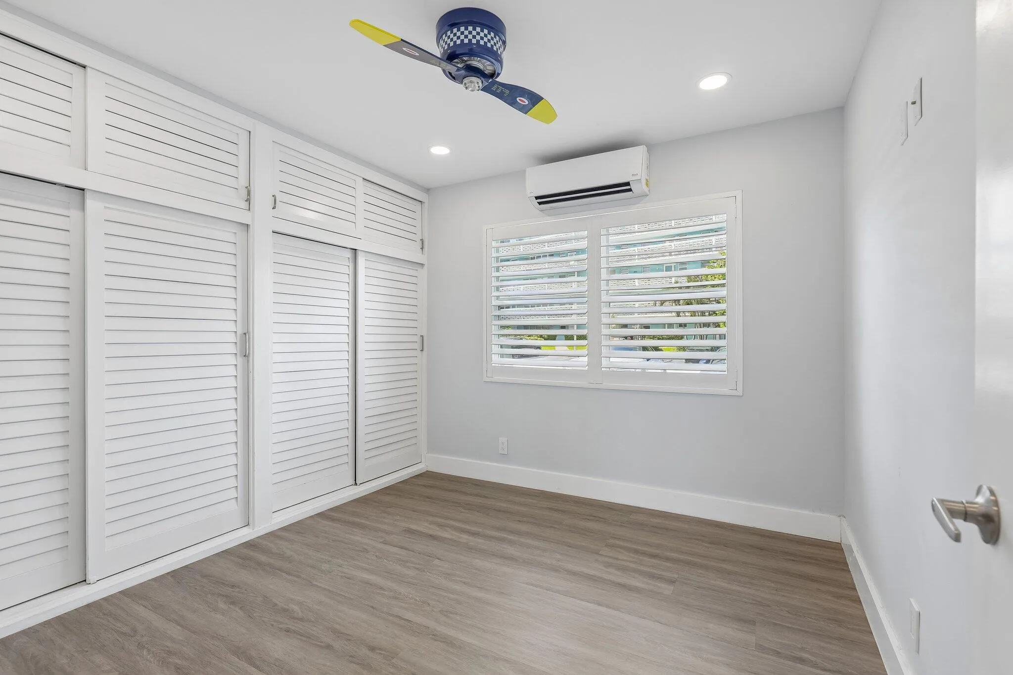 25-web-or-mls-S Ocean Dr 111-S1706-025