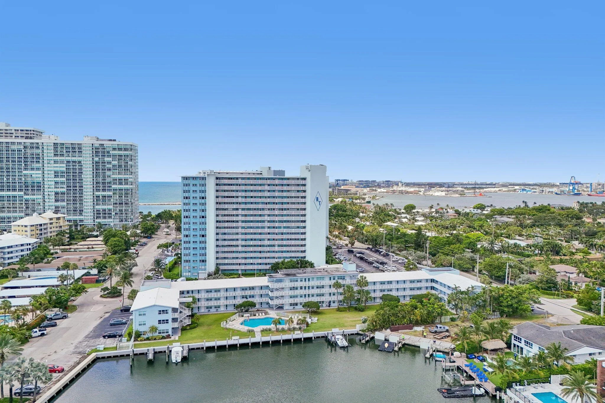 37-web-or-mls-S Ocean Dr 111-S1706-037