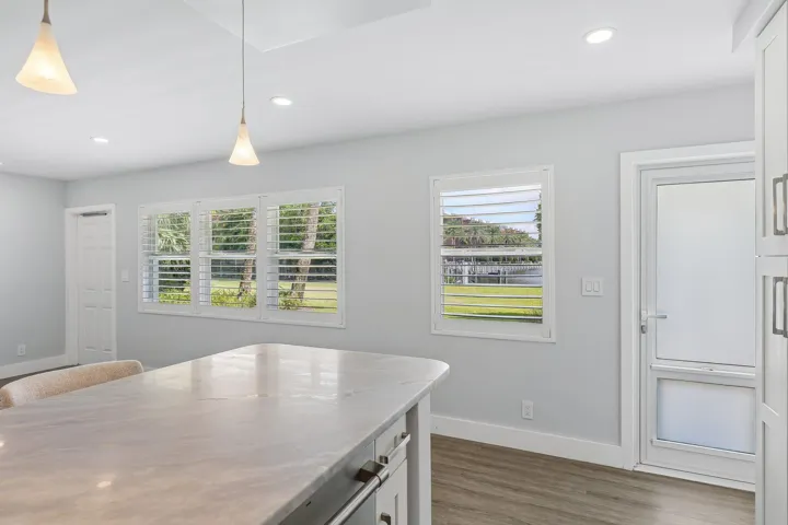 20-web-or-mls-S Ocean Dr 111-S1706-020