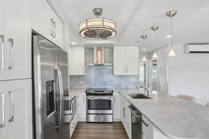19-web-or-mls-S Ocean Dr 111-S1706-019