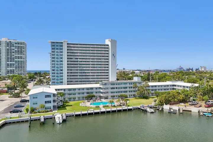 41-web-or-mls-S Ocean Dr 111-S1706-041