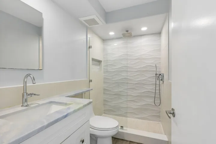 29-web-or-mls-S Ocean Dr 111-S1706-029