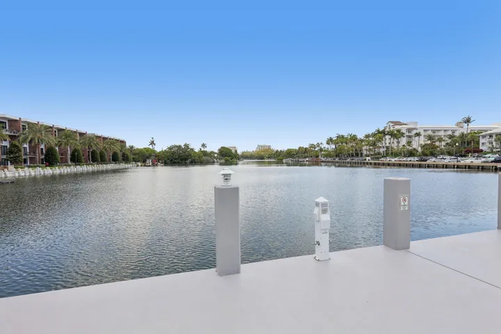 32-web-or-mls-S Ocean Dr 111-S1706-032
