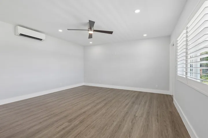 12-web-or-mls-S Ocean Dr 111-S1706-012