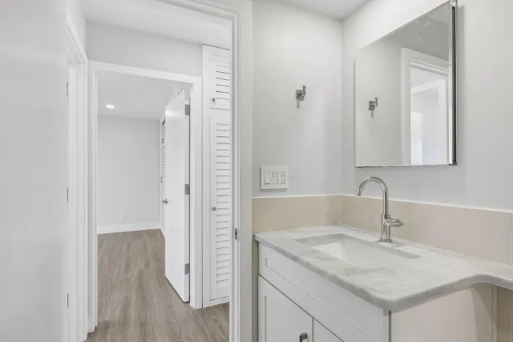 31-web-or-mls-S Ocean Dr 111-S1706-031