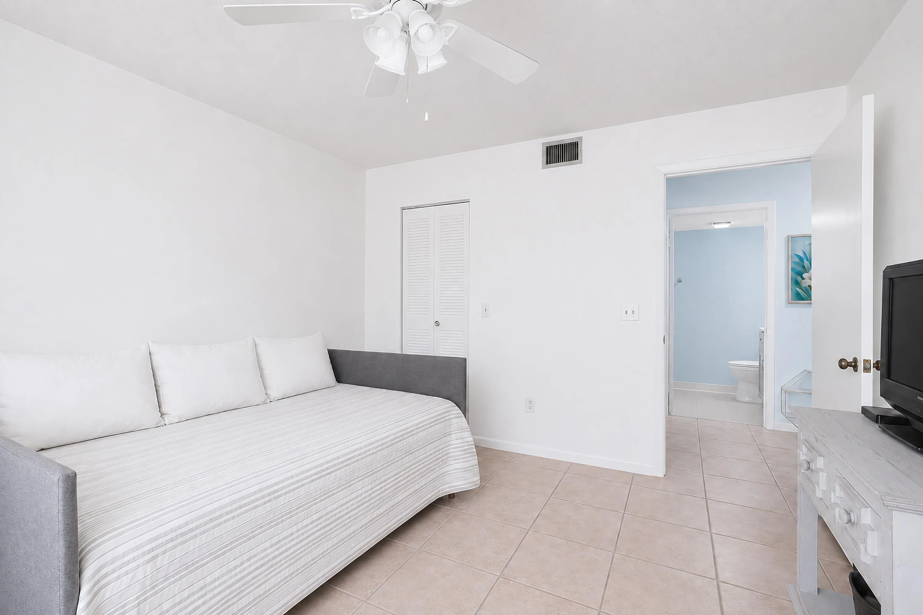Guest Bedroom w/ Walk-In Closet