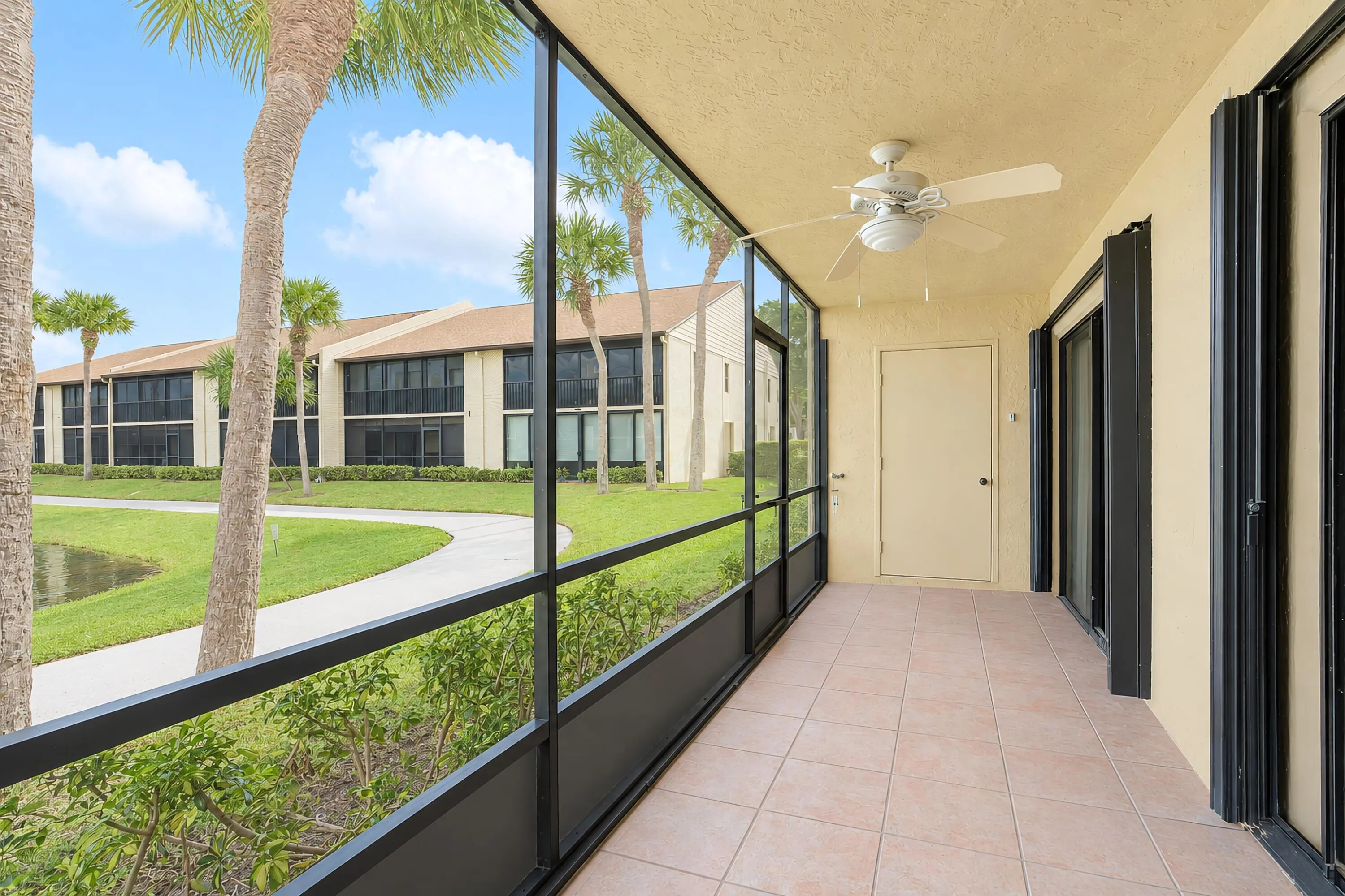 Spacious Screened-In Lanai w/ Lake Views