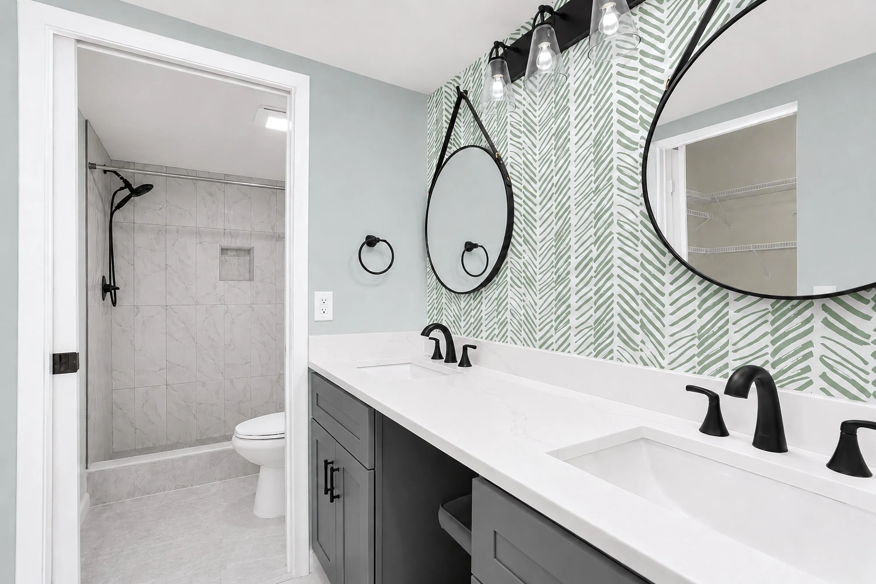 Primary En-Suite Bathroom