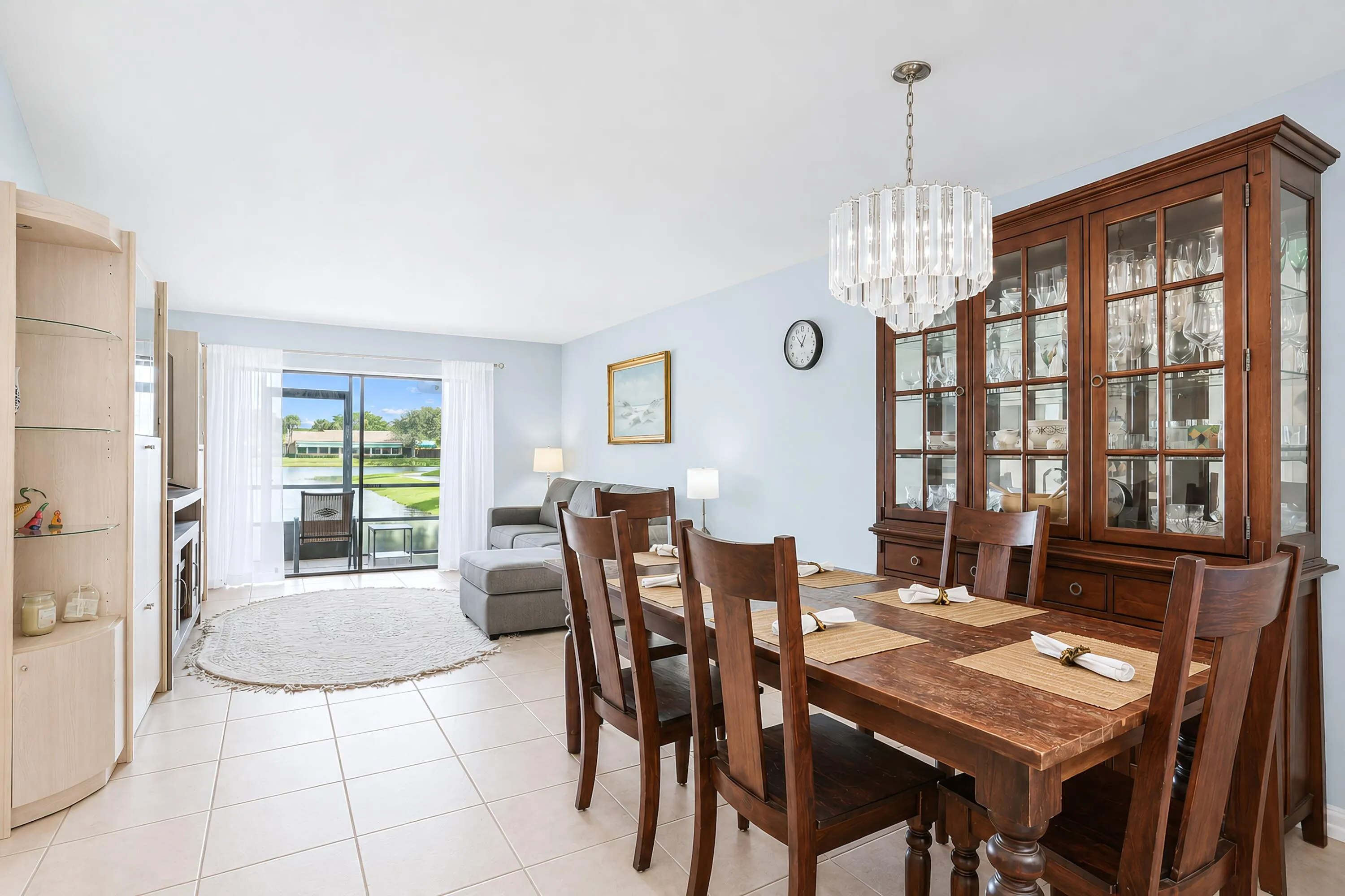 Dine w/ Lake Views