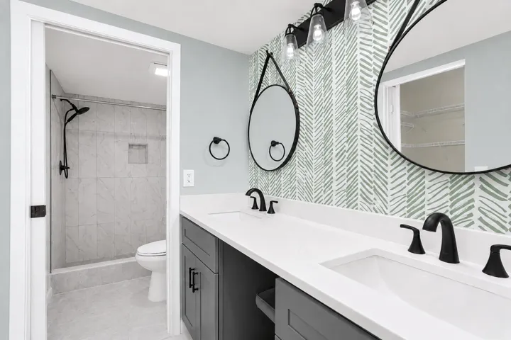 Primary En-Suite Bathroom