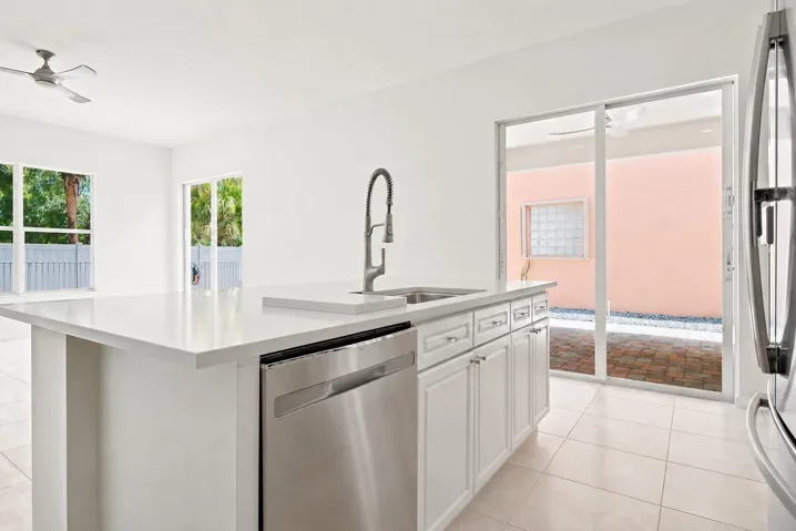 207-ISLE-VERDE-WAY-33418-028