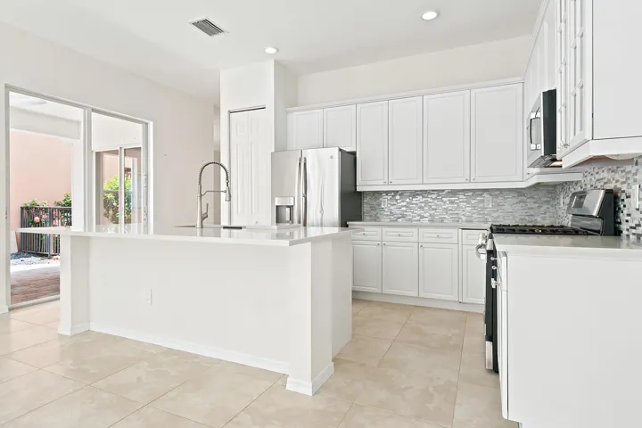 207-ISLE-VERDE-WAY-33418-025