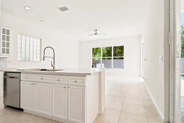 207-ISLE-VERDE-WAY-33418-022